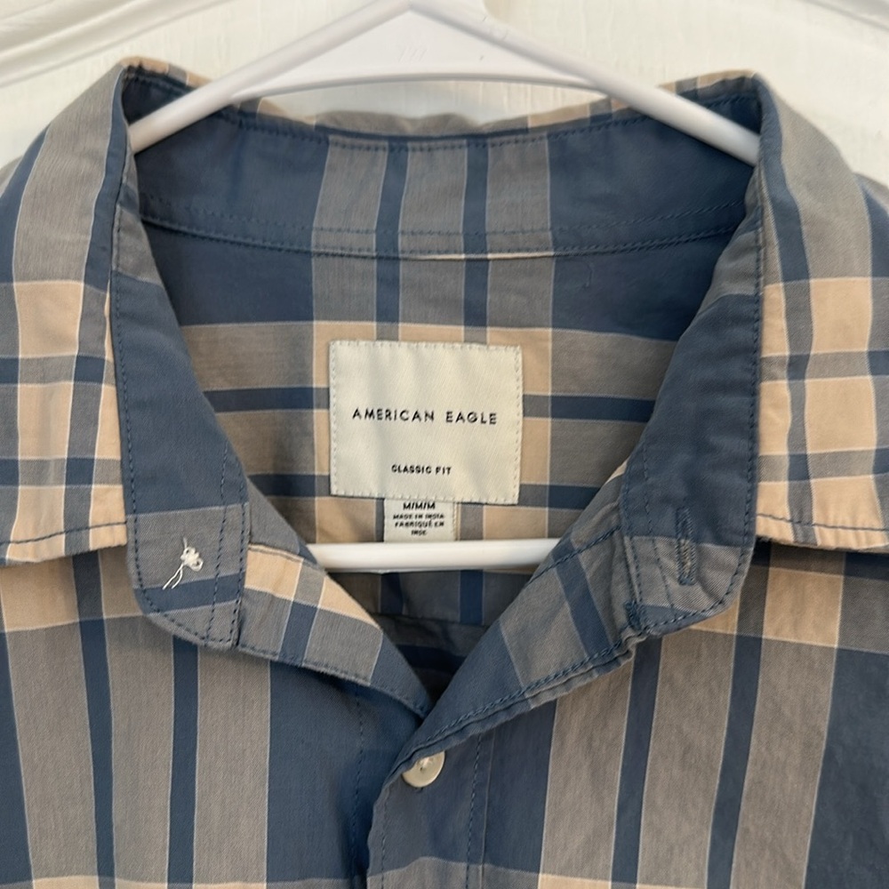 AE America Eagle Blue Plaid Button Up Size Medium Classic Fit - Picture 2 of 2